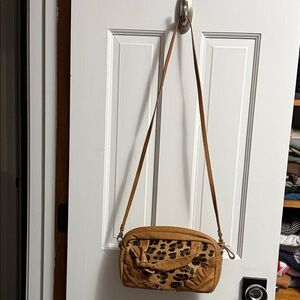 SAVOY CAMEL COLOR LEOPARD PRINT CROSSBODY BAG REMOVABLE STRAPS NWT!